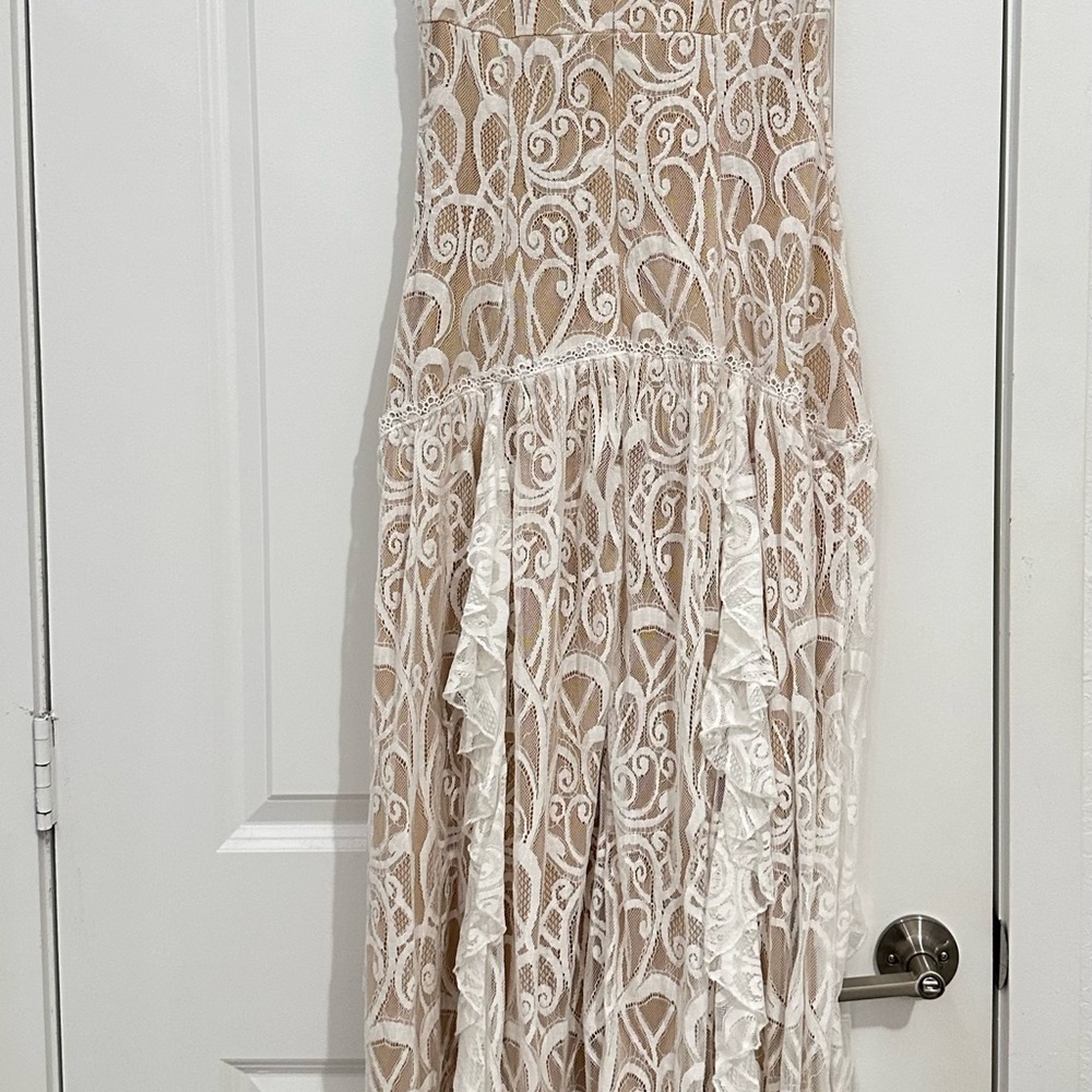 Elegant Lace Dress in Cream and Tan